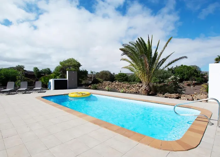 Vakantiehuis Wind Wave 28b - Heated & Shared Pool